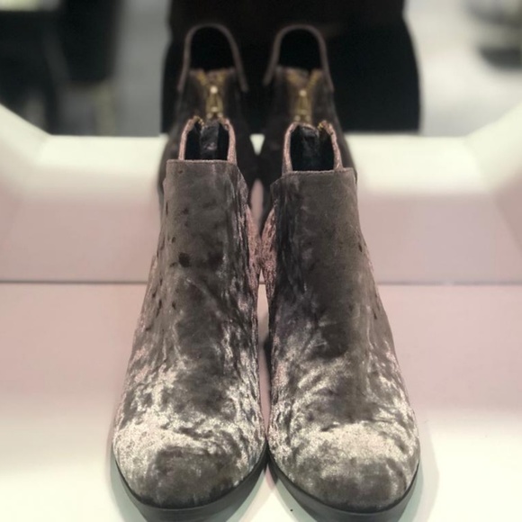 Grey Velvet bootie - Picture 2 of 4